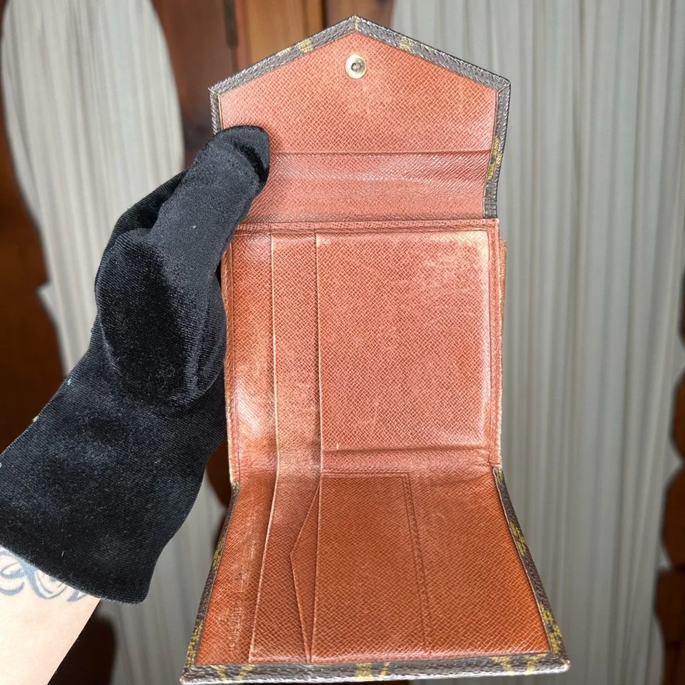 Louis Vuitton Monogram Wallet - Picture 5 of 10